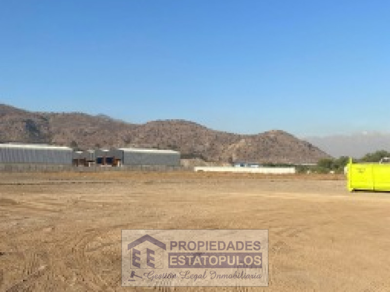 Se arriendan dos terrenos industriales ubicados en Quilicura, Santiago.