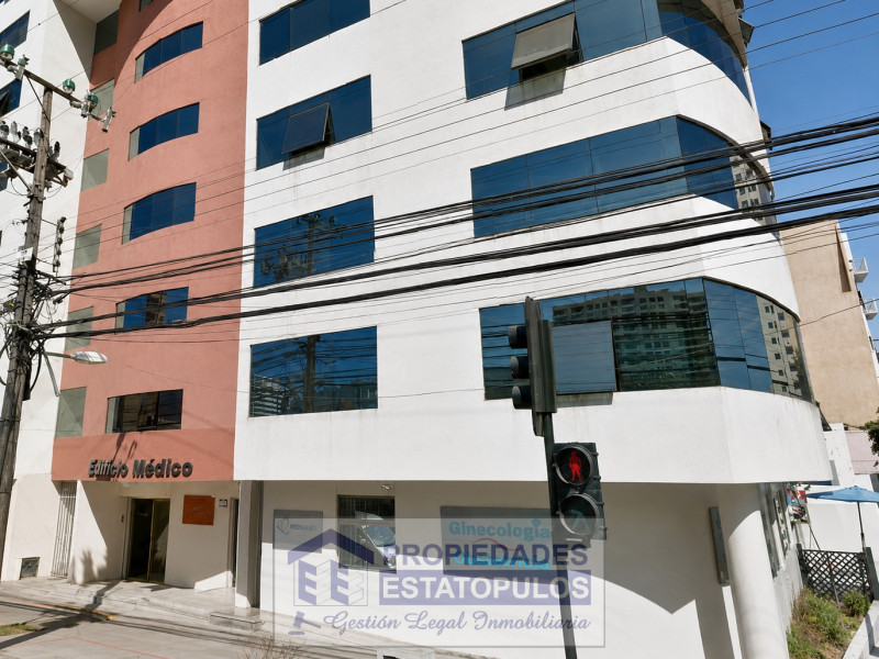 SE VENDE OFICINA EN EDIFICIO TAIRA
